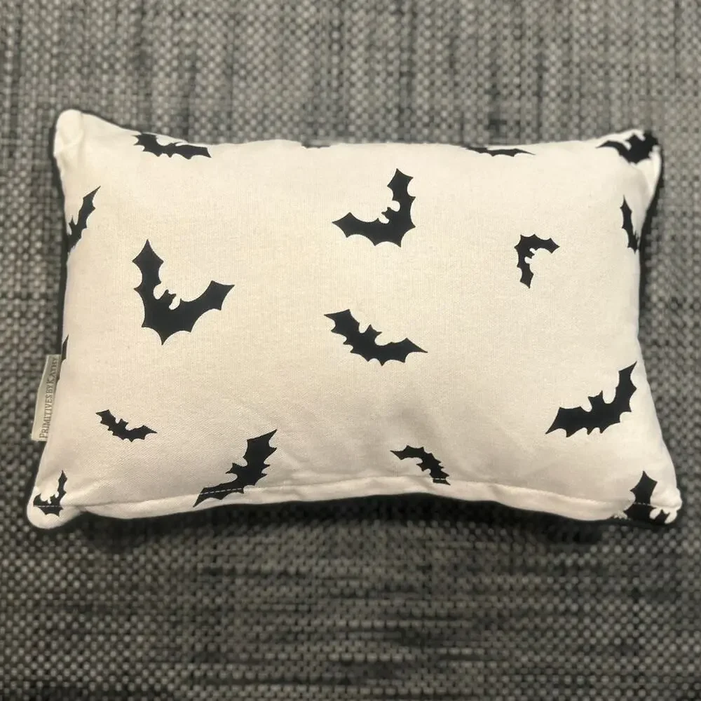 1 PRIMITIVES by KATHY Halloween Pillow + 2 extra pillow covers/cases Pumpkin Cat